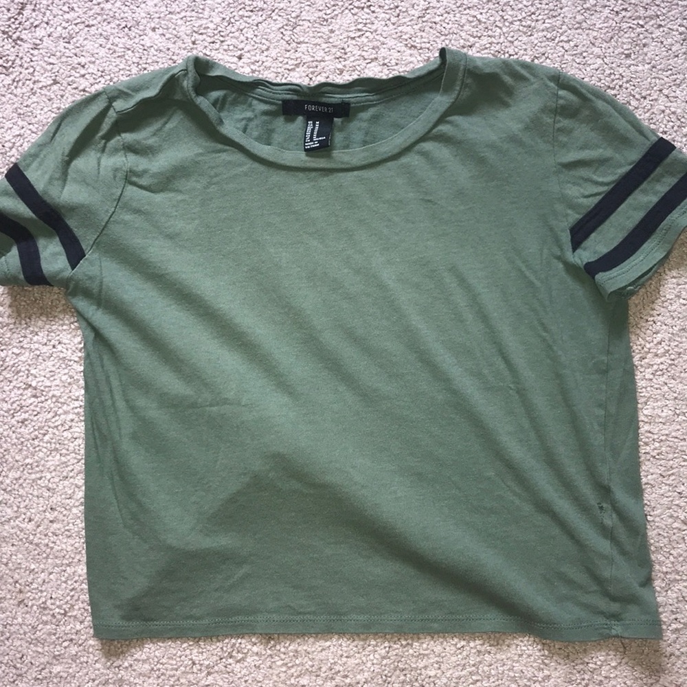short sleeved green t-shirt